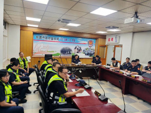平鎮警分局執行市警局規劃之「雷霆除暴」專案勤務，全力維護轄區治安與交通秩序。