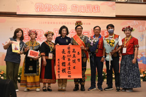 「楷模之路 歲月長駐」從22歲到93歲！　饒慶鈴表揚38位長青暨敬老楷模