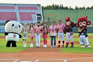 樂天桃猿「水蜜桃趴」，3日晚間在樂天桃園棒球場登場。