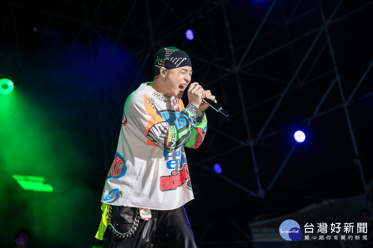 青春熱力音浪狂吸8萬群眾。(縣府提供)
