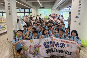 臺中市立圖書館沙鹿深波分館結合各界，辦理「智閱未來機器人故事創客日」生命教育活動。