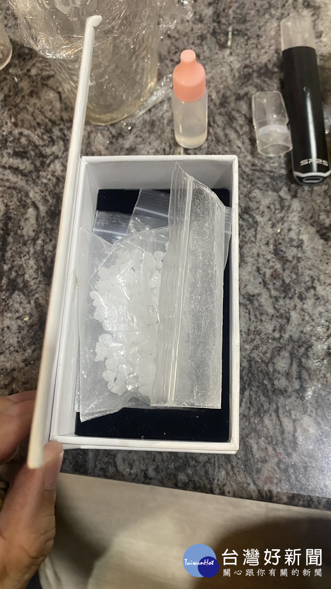 溫男將愷他命藏入「好運香水」盒內企圖掩人耳目,仍遭警方查獲。