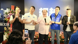 陳文政議員成立競選總部，前台中市胡志強站台。