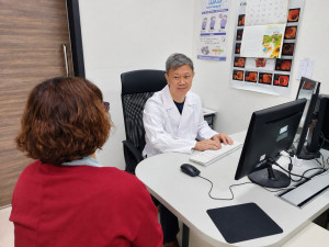 賈維焯副教授提醒，曾接受脊椎融合固定手術的病人，即使多年沒有症狀，也應依醫囑定期追蹤。