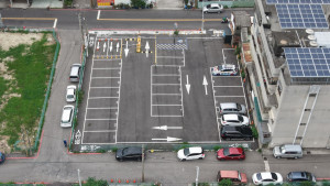 清水區鰲峰段土地原為老舊宿舍基地，透過標租改設平面停車場。