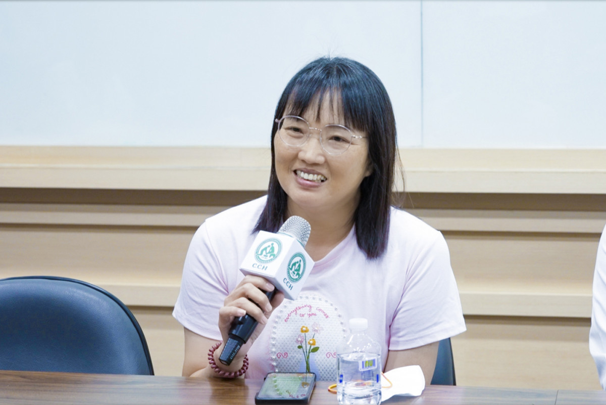 洪女士笑著說,如今心跳恢復平穩、藥物大幅減量,身體狀況良好,讓她重拾信心能獨自出門。圖/彰基提供
