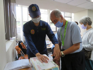 新竹市警察局提供免費老人指紋存檔。