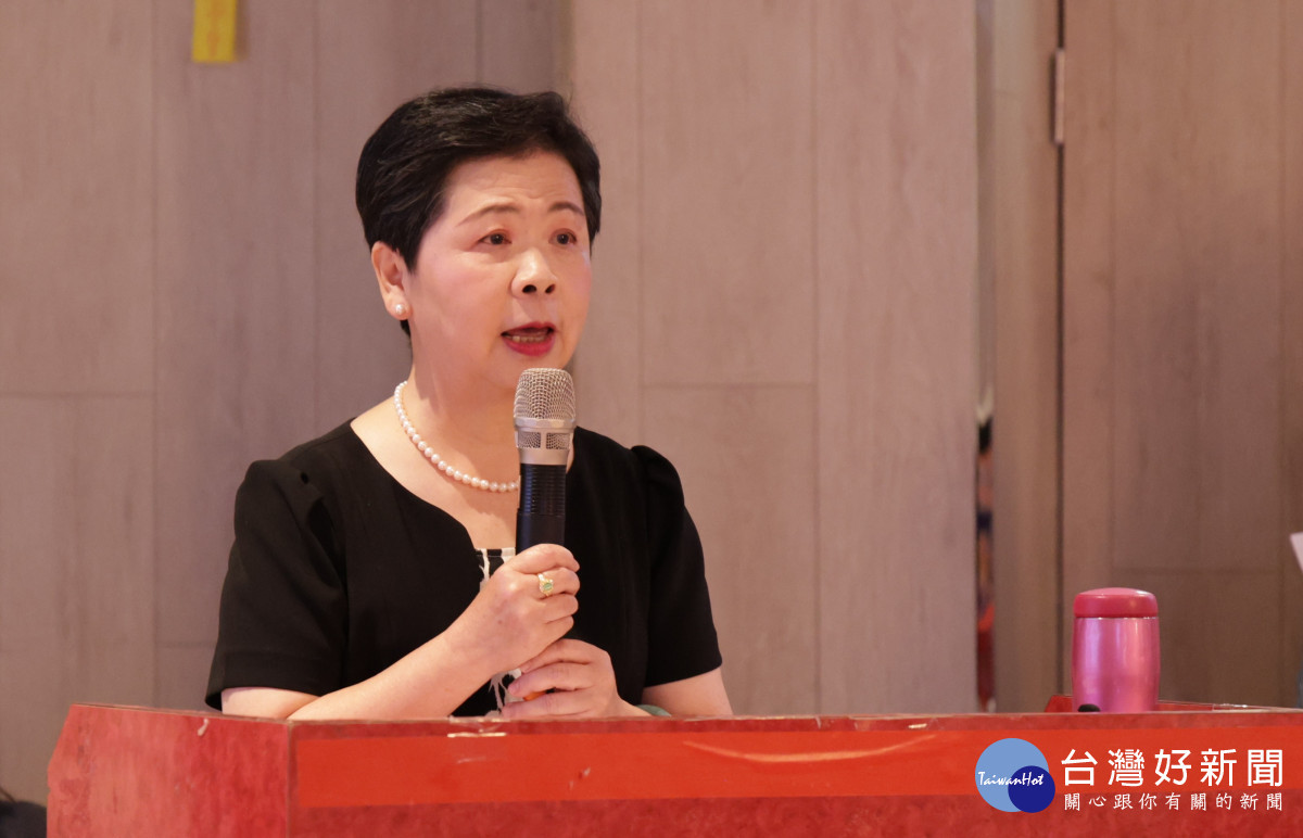 客語薪傳師-陳美智老師分享客語推廣及教學經驗，展現長期投入客語教育的熱忱。