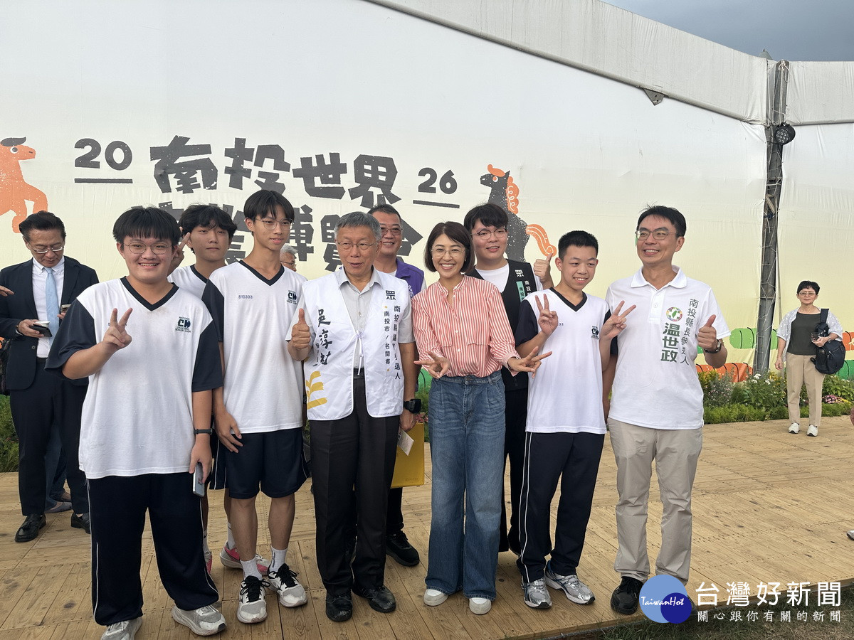 赴茶博會面大力按讚許淑華　柯文哲：做得好就繼續做下去