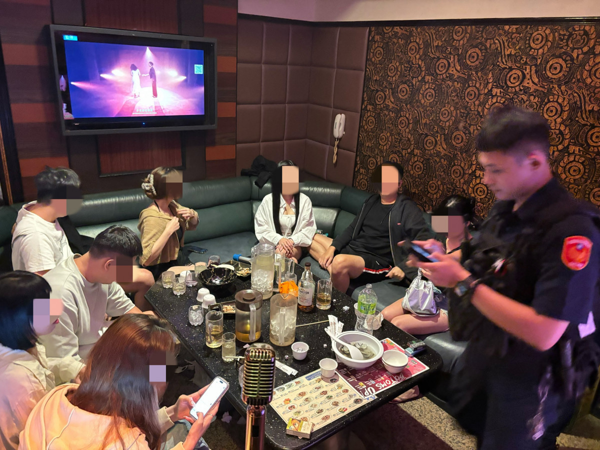 國慶連假,中壢警分局持續加強轄區治安及交通維護,勤務不鬆懈。