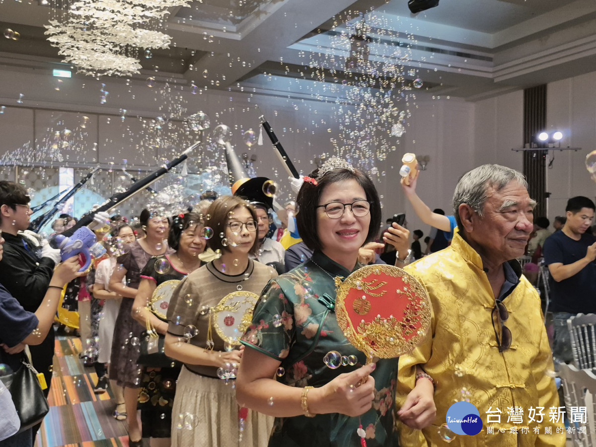 助阿公阿嬤圓婚紗夢　臺南舉辦「2026府城萬歲節－告白萬歲派對」