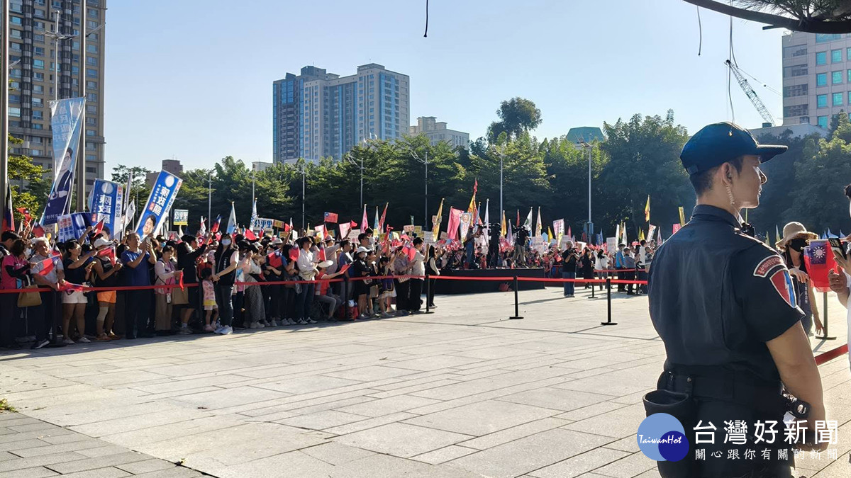 警六分局加強國慶活動周邊交通疏導及秩序維護,確保民眾安心參與、平安返家。