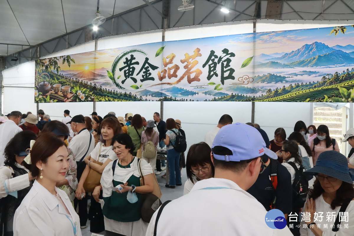 各展館都爆滿，可以仔細品慢慢選。（記者扶小萍攝）