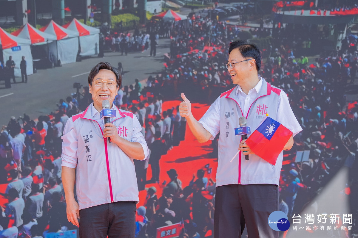 升旗典禮邀請藝人郭子乾模仿張善政市長，透過趣味互動介紹桃園市政及觀光特色，為典禮增添歡樂氣氛。<br />
