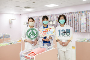 彰基國慶寶寶平安誕生，增添滿滿喜氣，也讓產房洋溢著迎接新生命的幸福氛圍。圖／彰基提供