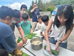 香蕉糕製作(東眼山自然教育中心提供)