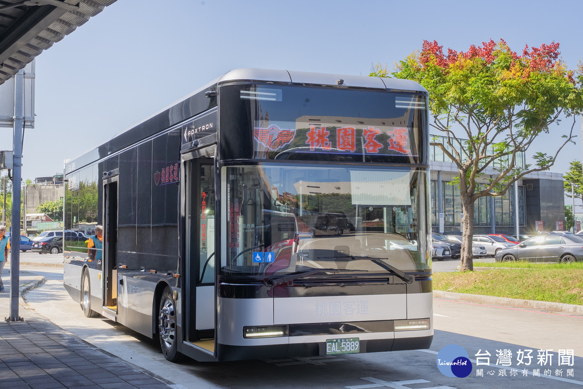 「A21微型轉運站」導入桃園客運全電動巴士提供市區公車服務。