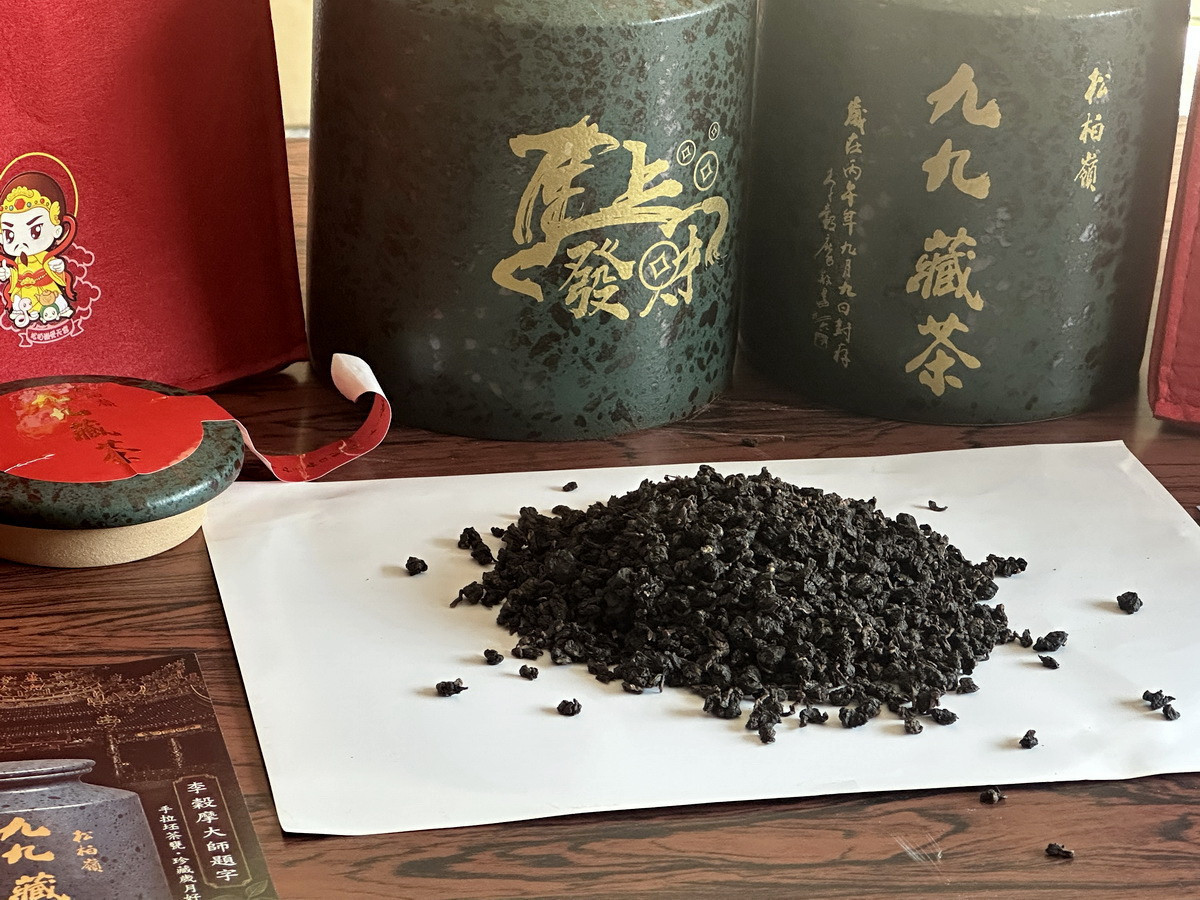九九藏茶選用115年烏龍春茶1千斤。(記者扶小萍攝)