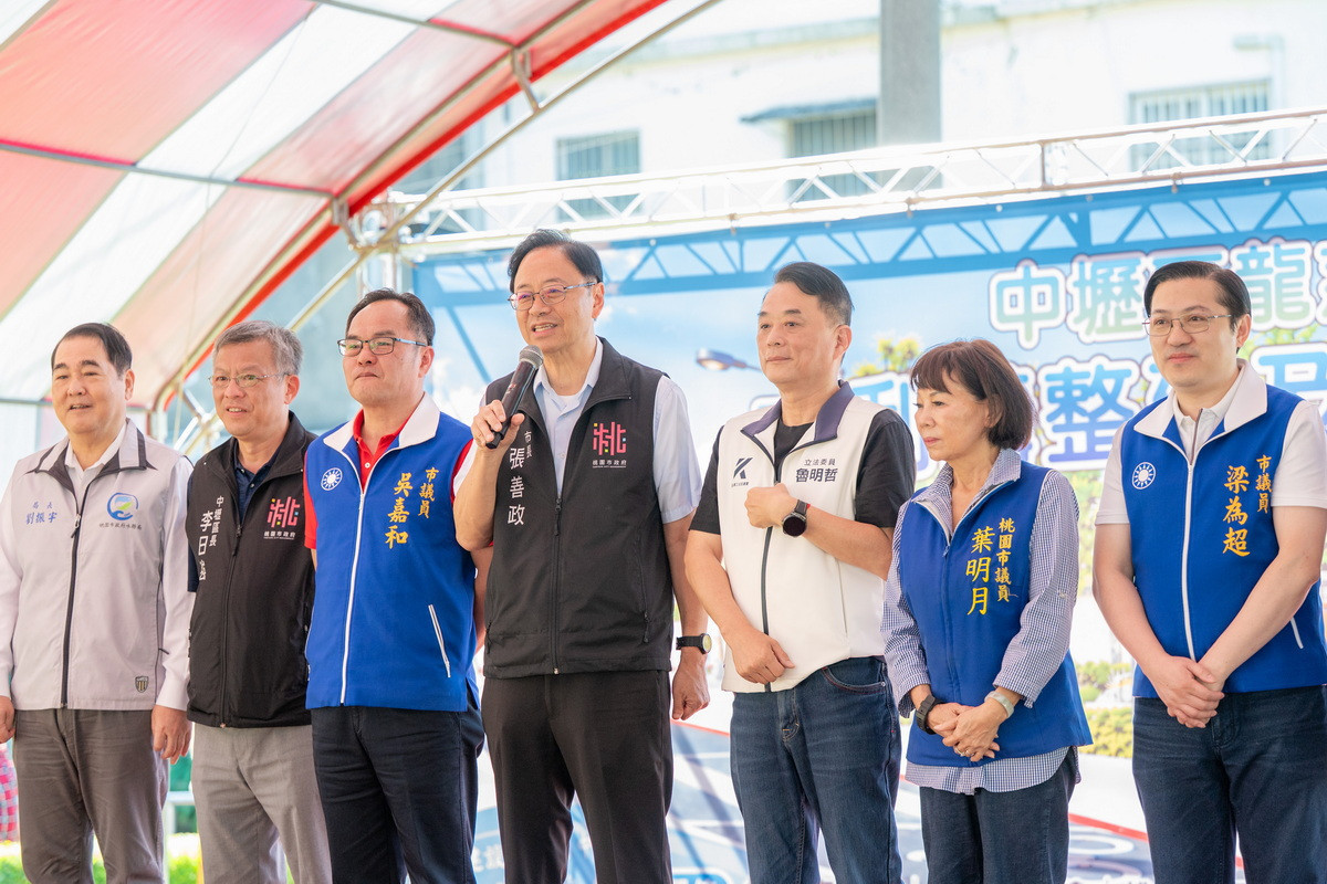 桃園市長張善政於「中壢區龍慈路635巷水利溝整建及道路拓寬工程說明會」中致詞。<br />