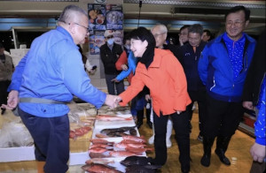 盧秀燕市長出手解除李煥湘(右)魚市場董事資格。