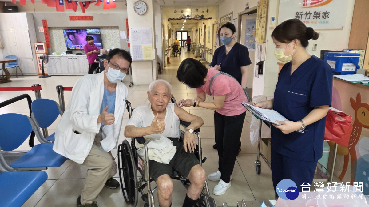 新竹榮家雙重疫苗同步開打　加強住民保護力
