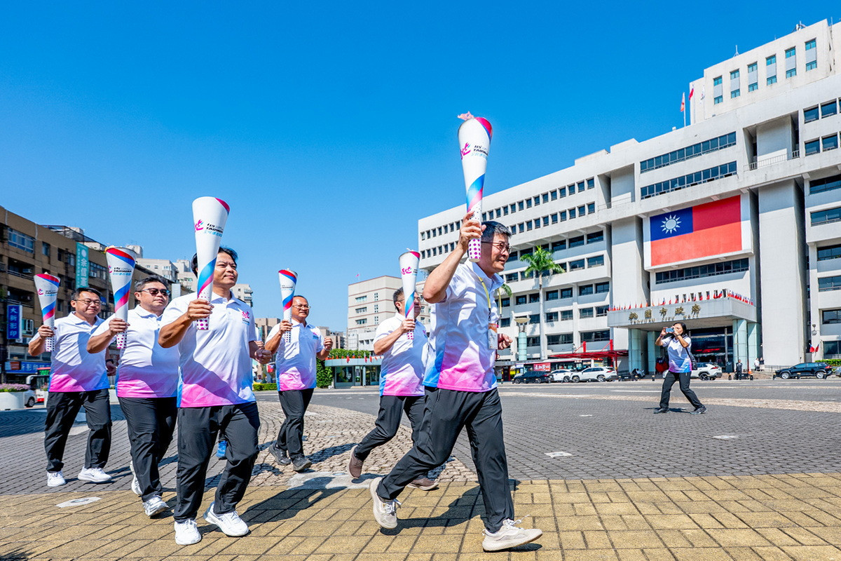 「115年全民運動會桃園市內聖火傳遞起跑儀式」於市府前廣場舉行。<br />