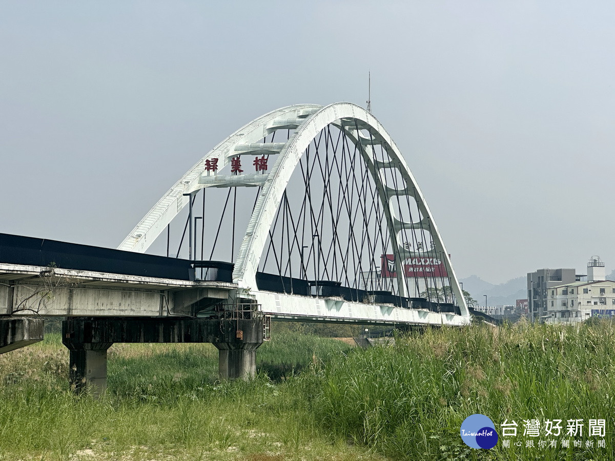 南投綠美橋進行整修改善　市民票選改回朱紅色預計明年9月完工