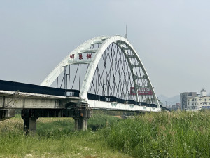 南投市綠美橋進行修繕工程上午9時至16時封橋。（記者扶小萍攝）