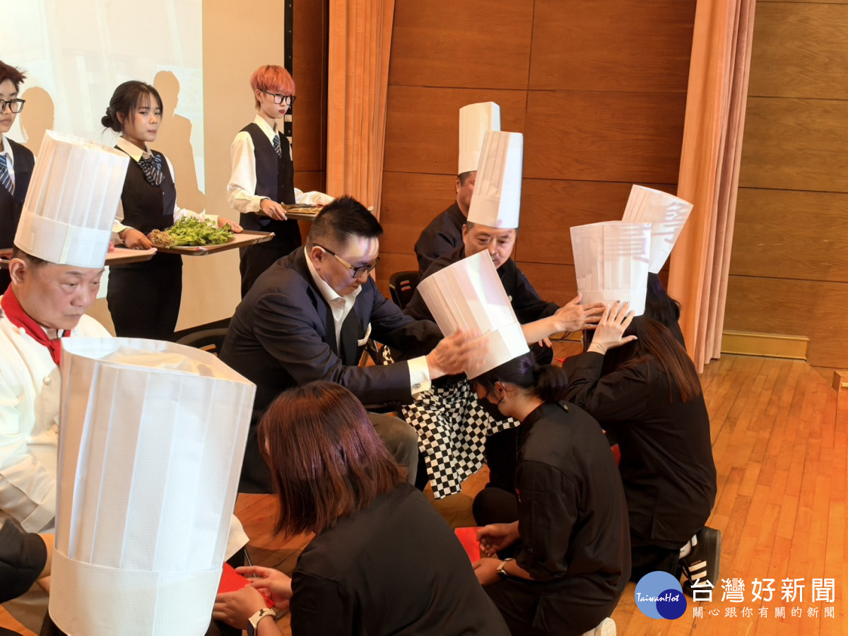 敏實科大餐飲系拜師禮　劉冠麟、阿基師為學子傳承廚藝精神