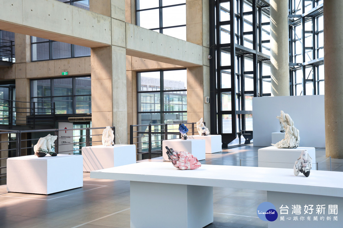 雙年展首獎個展陶博館驚豔登場　佐藤雅之用陶土刻畫鶯歌記憶