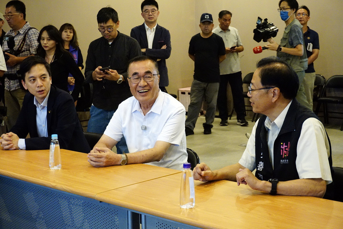 桃園市長張善政、前台北市副市長、新北市長候選人李四川、立委牛煦庭討論「可負擔住宅」政策。