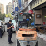 台中市警六分局加強取締堆高機違規上路，今年迄今已舉發40件，將持續執法維護交通安全。（圖/陳招宗翻攝）