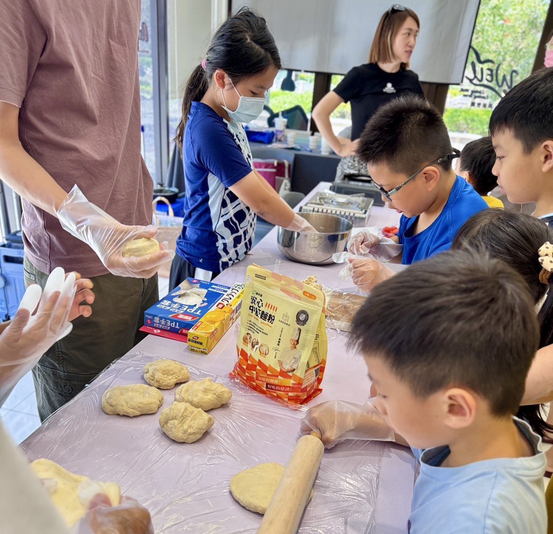 鄭富元營養師表示,希望透過寓教於樂的方式,讓孩子從小認識均衡飲食的重要性。