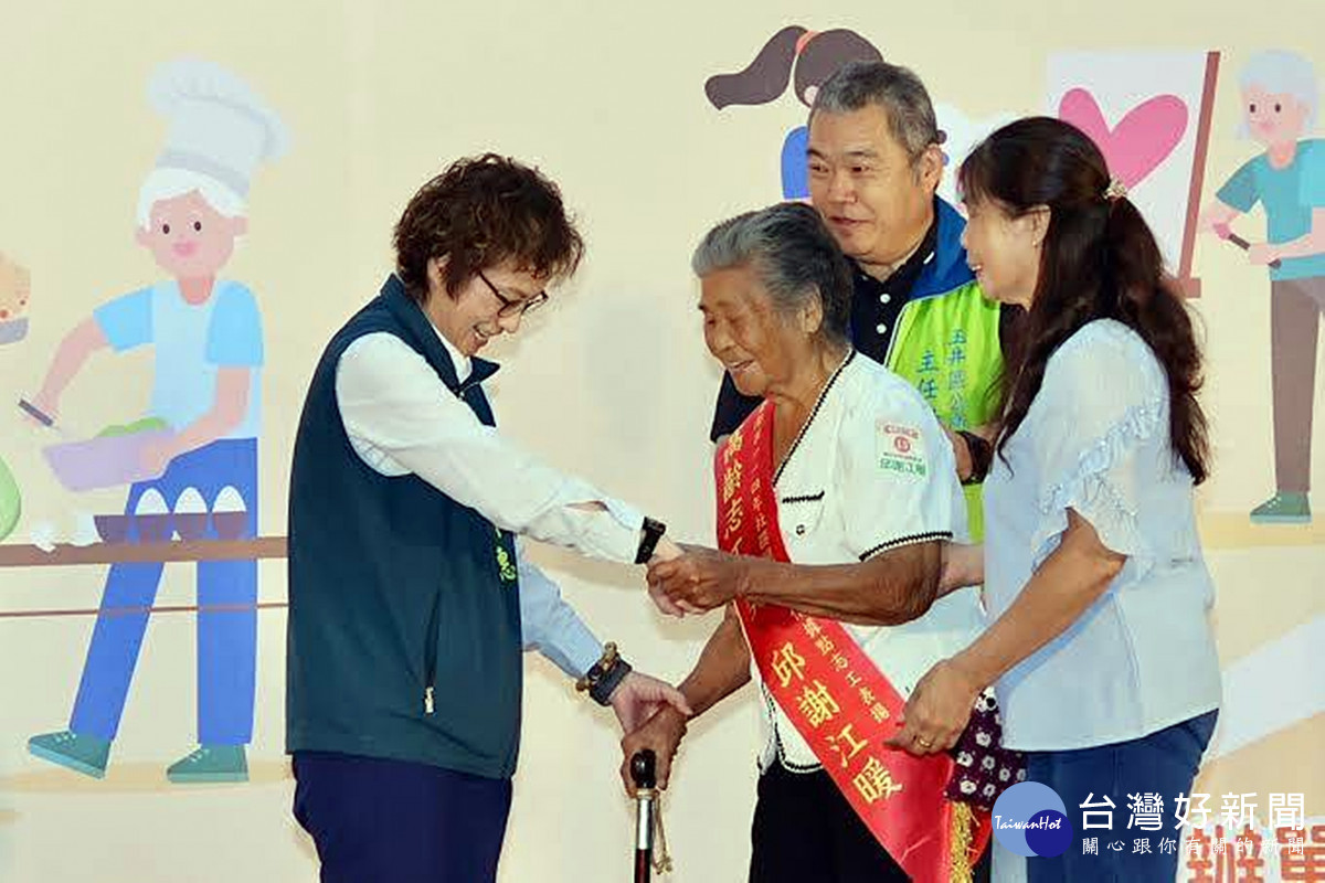 桃園區會稽里長鄭麗花全方位用心服務 深耕地方20年打造宜居祥和新社區