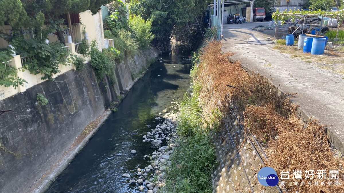 立委楊瓊瓔爭取6000萬元整治龍形溝中、下游護岸。
