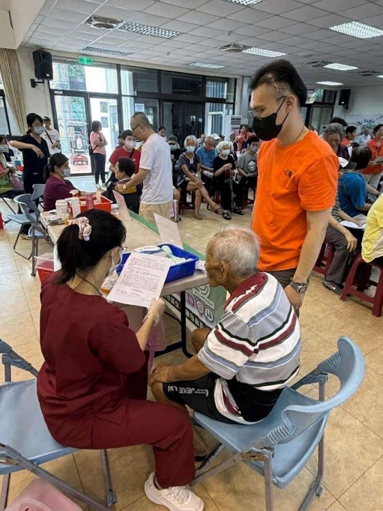 桃園市政府衛生局於九九重陽節,排定全市共有14處社區接種站,呼籲未接種的長輩把握時間前往接種。