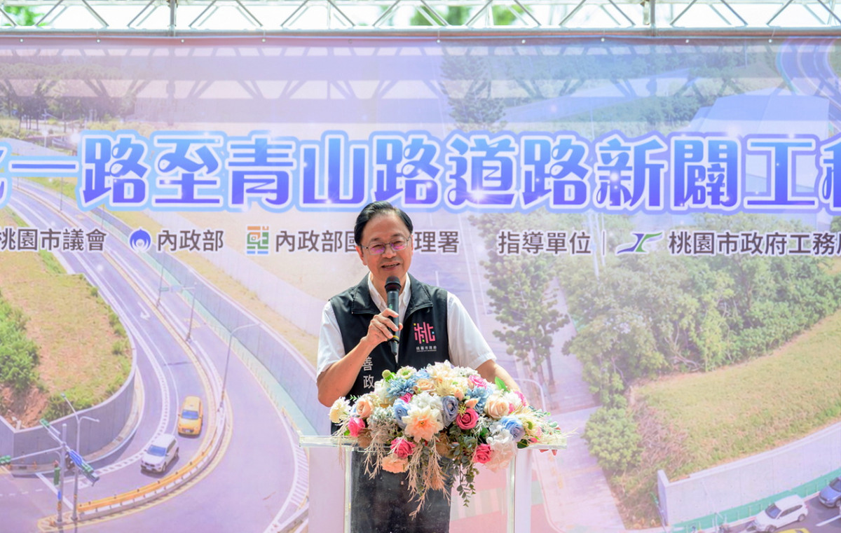 桃園市長張善政於「龜山區文化一路至青山路道路新闢工程」完工通車典禮中致詞。<br />