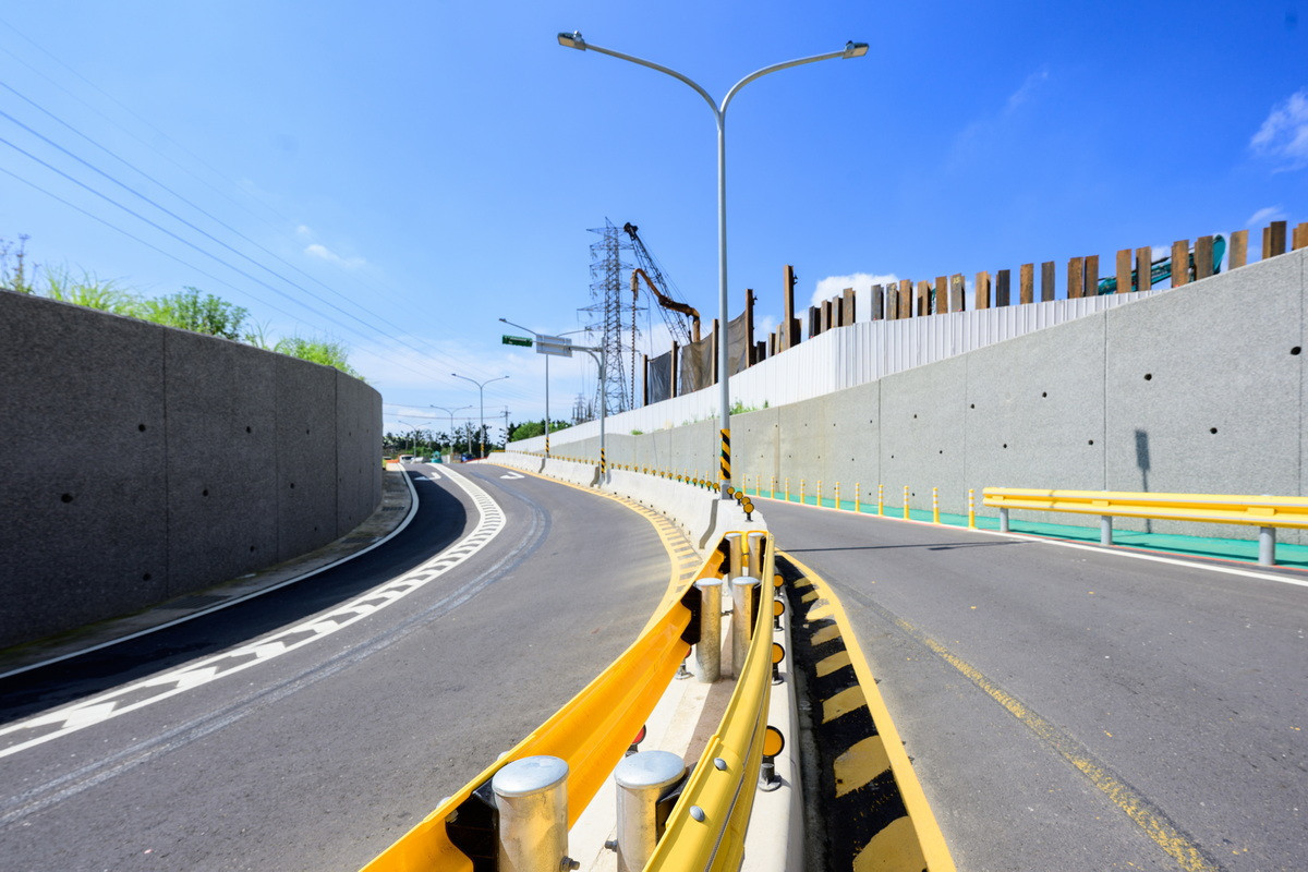 「龜山區文化一路至青山路道路新闢工程」完工通車。<br />