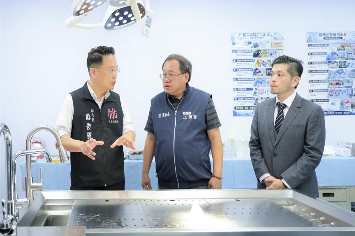 桃園市副市長蘇俊賓出席「桃園市動物法醫中心」成立揭牌典禮。<br />
