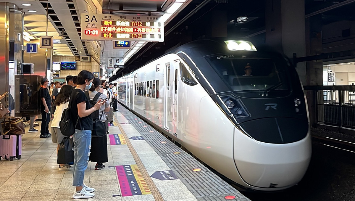 台鐵EMU3000城際列車。（圖／資料照片，圖源：台鐵公司提供）