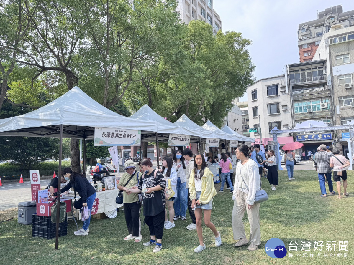 「拾月山海・多元永續生活節」活動,吸引大批人潮。