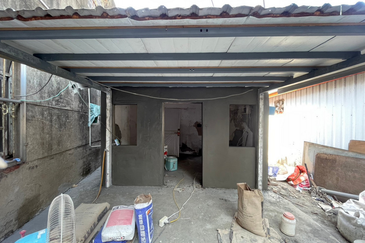 彰化老屋破損影響居住安全，慈濟協助清掃修繕。圖／慈濟基金會提供