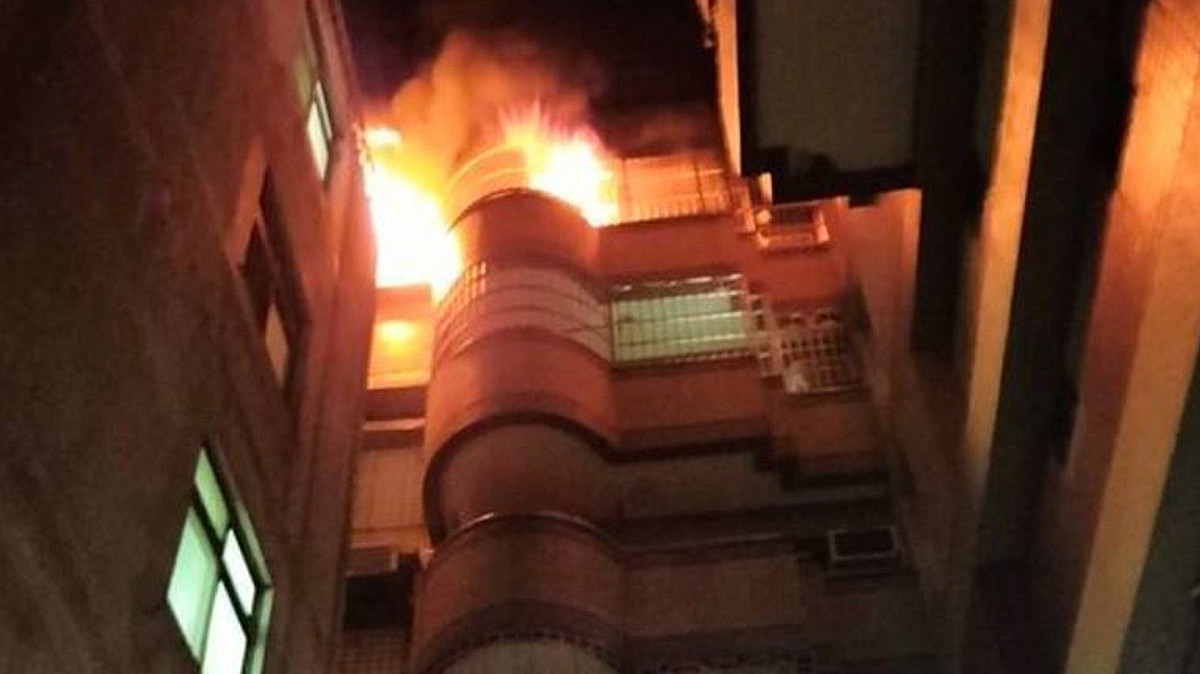 酒後吵架竟點火燒衣！台中力行名邸凌晨惡火　83住戶驚逃