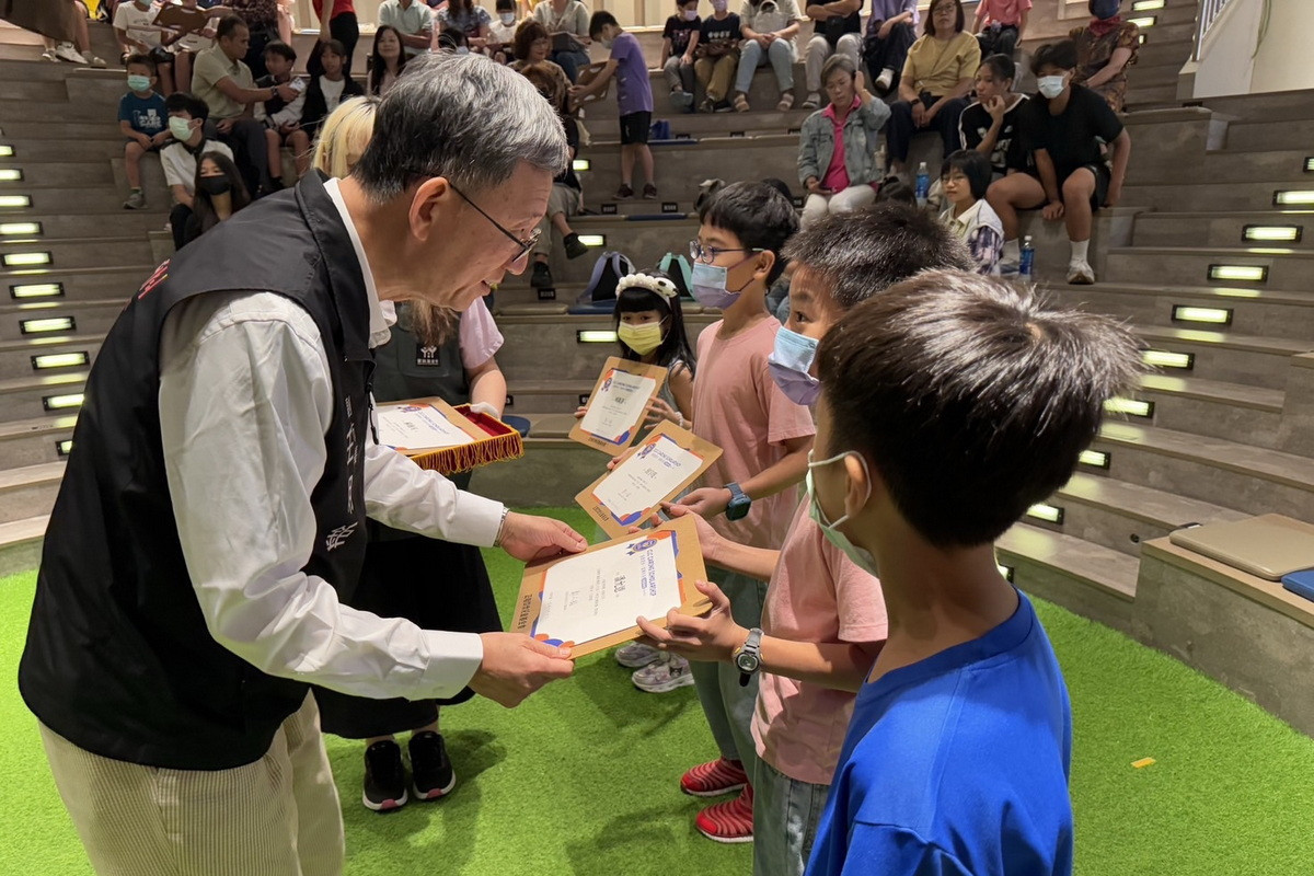 桃園市副市長王明鉅出席第39屆「小樹茁壯.讓愛飛揚」獎助學金頒獎典禮。<br />