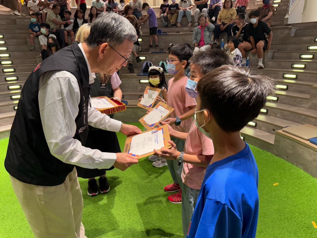 桃園市副市長王明鉅出席第39屆「小樹茁壯.讓愛飛揚」獎助學金頒獎典禮。