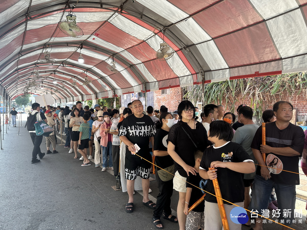 白沙屯作客媽到草屯　駐駕三王宮求取壓轎金信眾大排長龍
