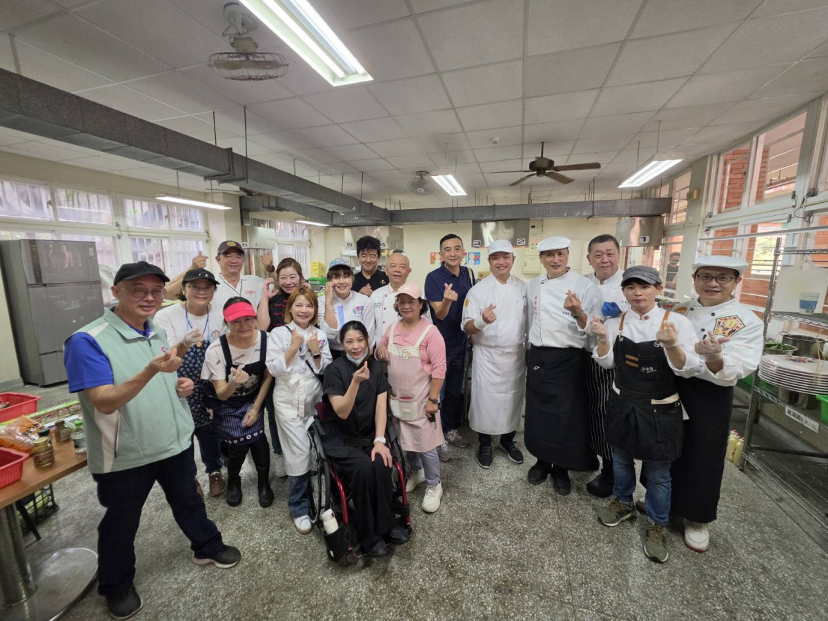 會稽學子重陽敬老 喜迎獨居長輩健康團圓餐