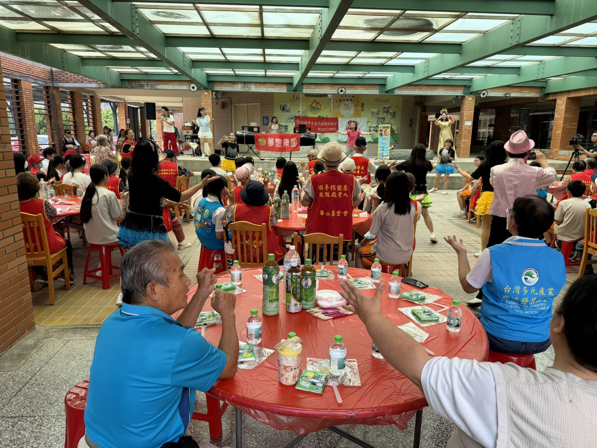 會稽學子重陽敬老 喜迎獨居長輩健康團圓餐