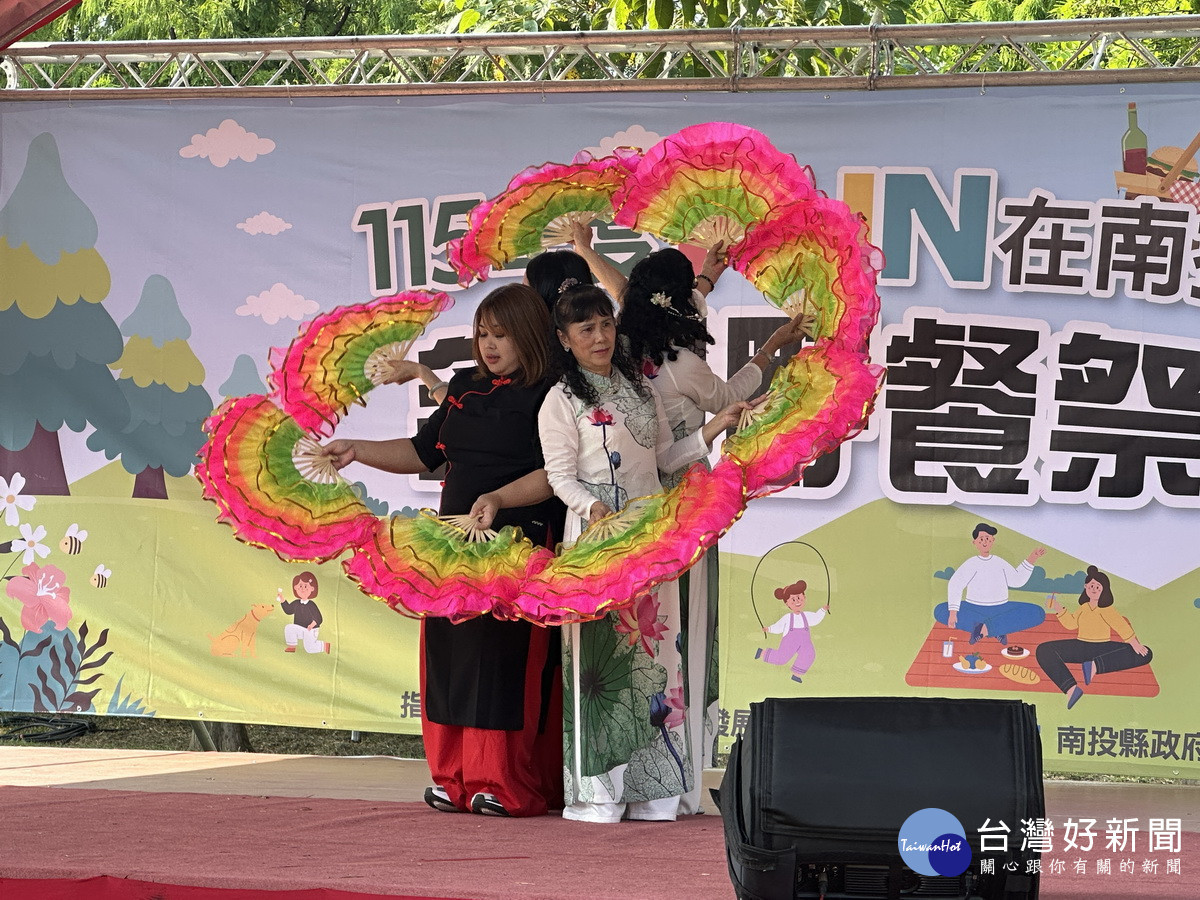 活動中有不同歌舞精彩表演。（記者扶小萍攝）