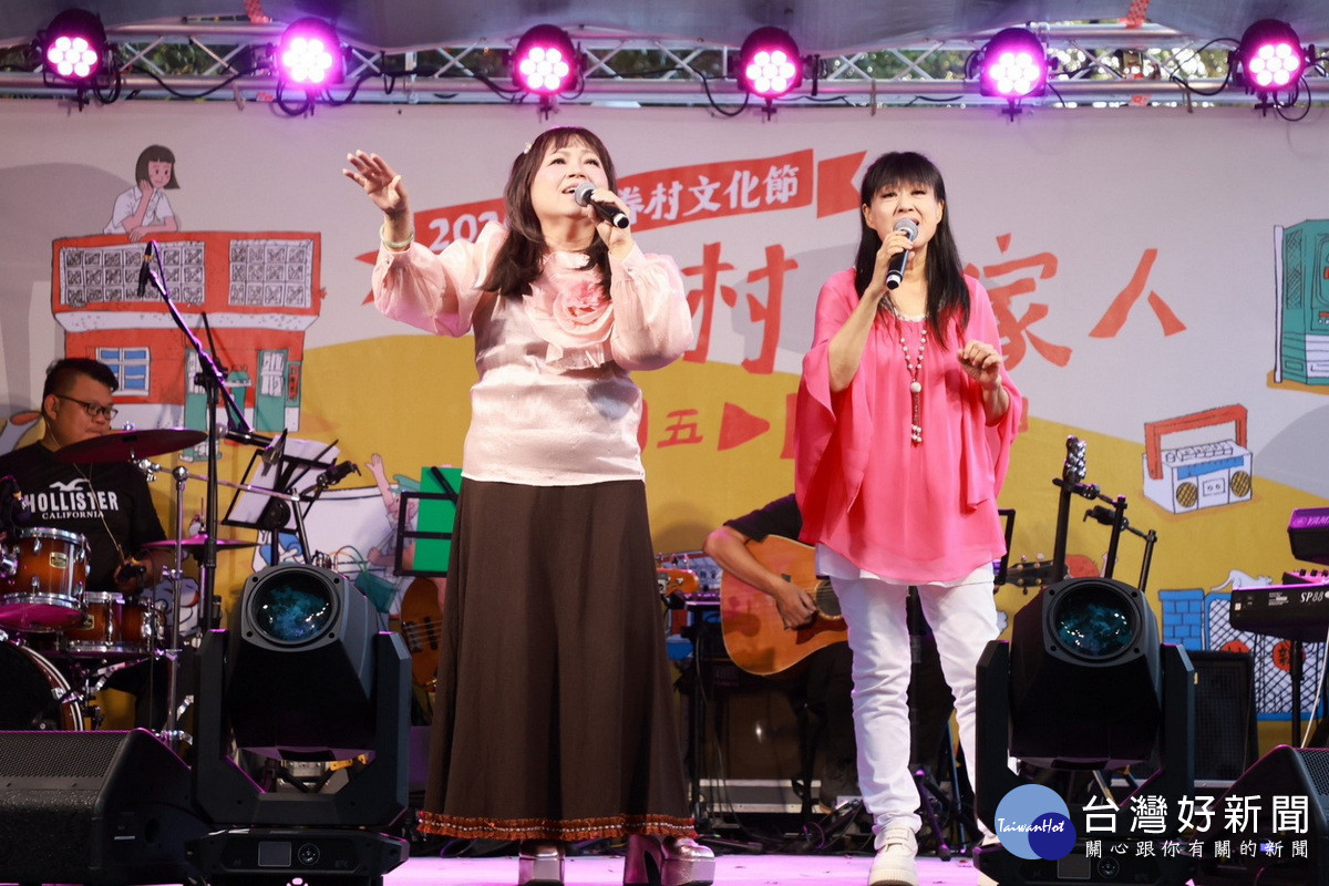 南方二重唱展現完美默契和聲,帶領歌迷重溫青春歲月。<br />
